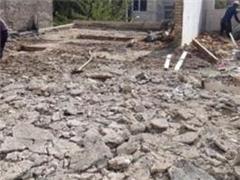 تخریب ساختمان با بیل مکانیکی در استان