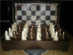 شطرنج با صندوقچه چوبی مناسب بازی دکوری هدیه و کادویی