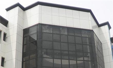 شیشه دودی ساختمان