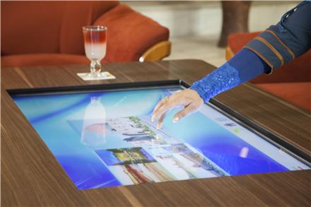 میز لمسی و استند لمسی EPR با کاربرد اختصاصی برای هتل ها