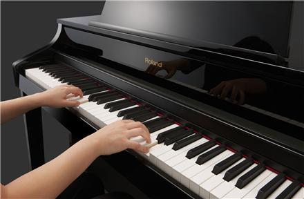 تدریس پیانو همراه با تئوری موسیقی و سلفژ