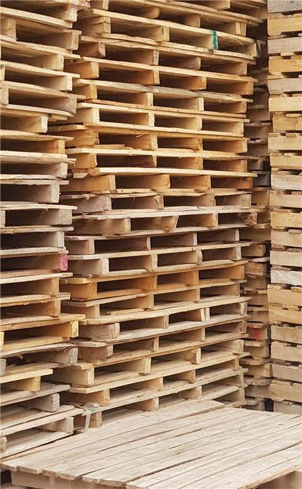 خرید انواع پالت چوبی دست دوم ۱۱۰