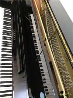 پیانو آکوستیک دیواری یاماها