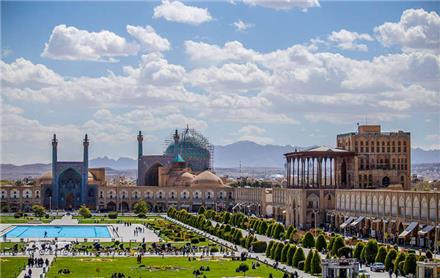 تور  اصفهان با پرواز معراج اقامت در هتل 3 ستاره